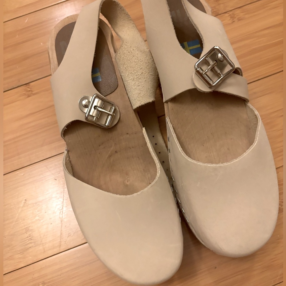 MIA size 38 clogs